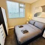 Spacious, Contemporary 2-Bed House - Hosted By Hutch Lifestyle